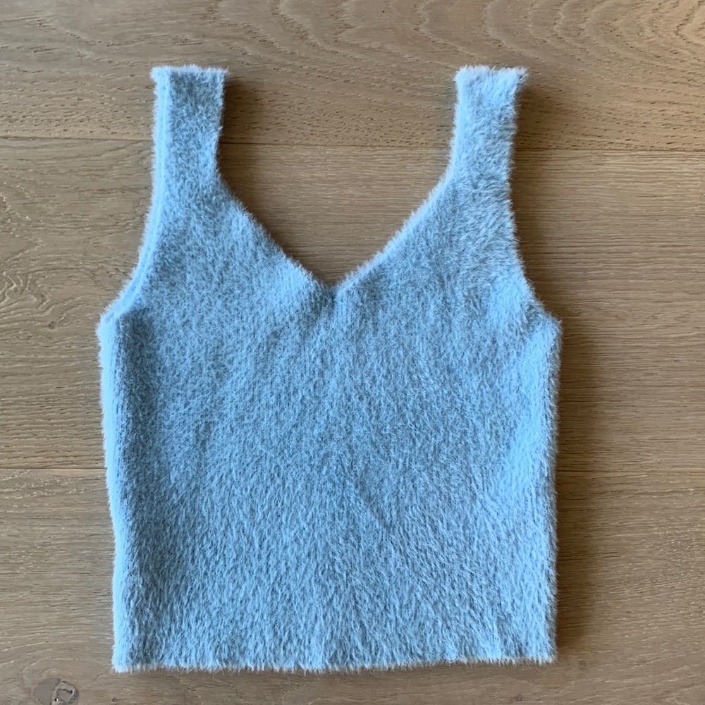 This is a SHEIN top woman’s small